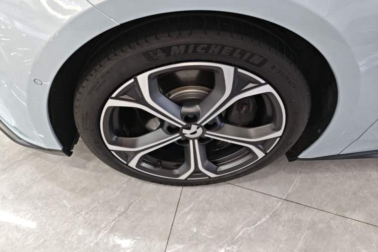 Used Nio ET5 2022 75 kWh Left Front Wheel Hub