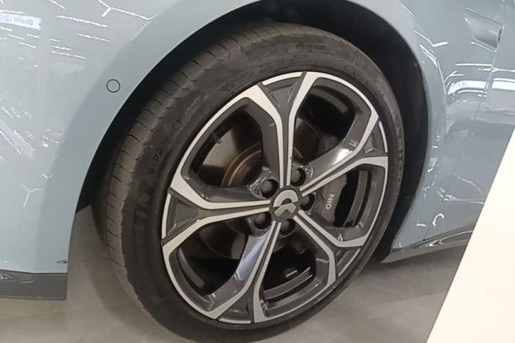 Used Nio ET5 2022 75 kWh Left Front Wheel Hub