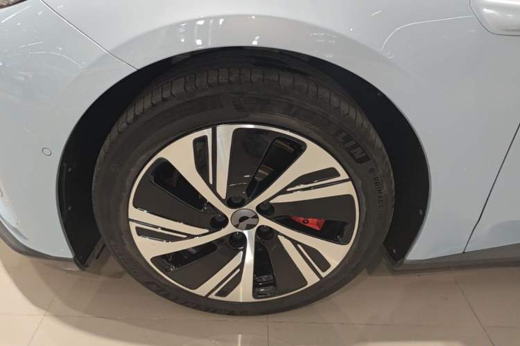 Used Nio ET5 2022 75 kWh Left Front Wheel Hub