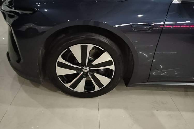 Used Nio ET5 2022 75 kWh Left Front Wheel Hub