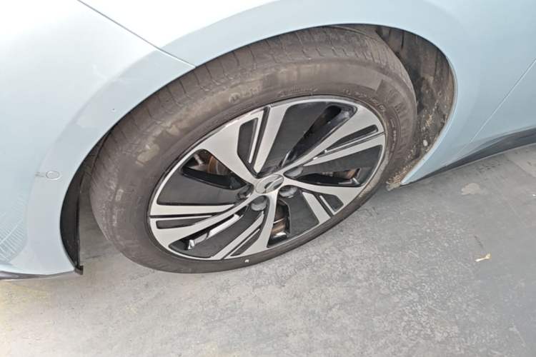 Used Nio ET5 2022 75 kWh Left Front Wheel Hub