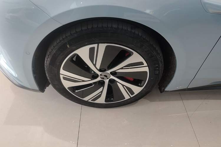 Used Nio ET5 2022 75 kWh Left Front Wheel Hub