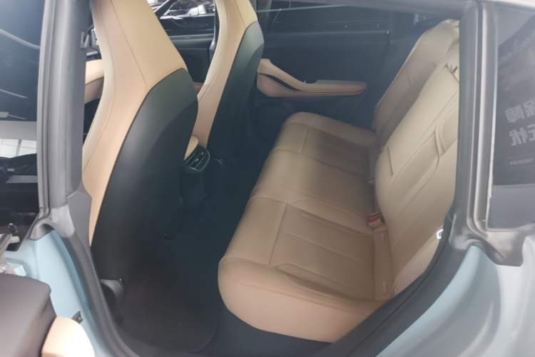 Used Nio ET5 2022 75 kWh Left Rear Seat