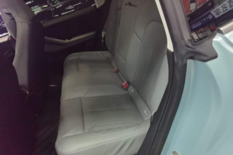 Used Nio ET5 2022 75 kWh Left Rear Seat