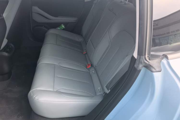 Used Nio ET5 2022 75 kWh Left Rear Seat