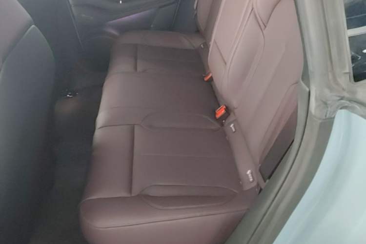 Used Nio ET5 2022 75 kWh Left Rear Seat