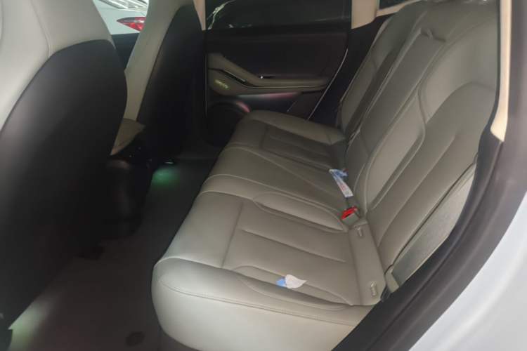 Used Nio ET5 2022 75 kWh Left Rear Seat