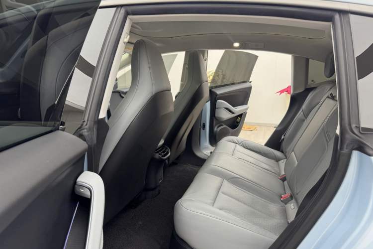 Used Nio ET5 2022 75 kWh Left Rear Seat