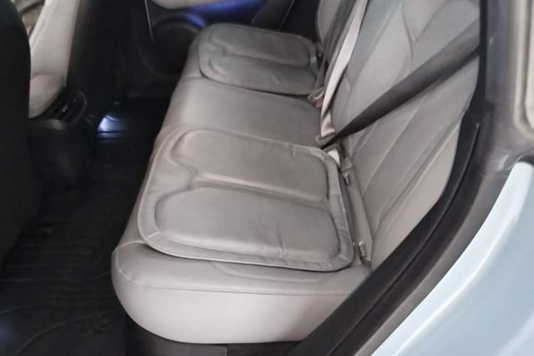 Used Nio ET5 2022 75 kWh Left Rear Seat