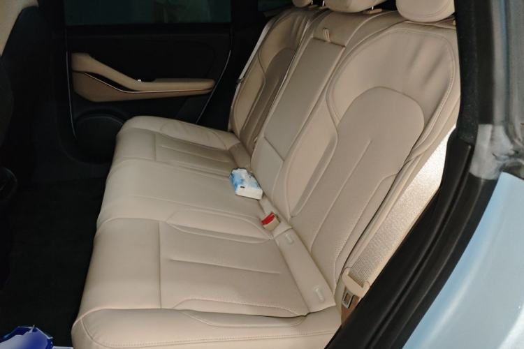 Used Nio ET5 2022 75 kWh Left Rear Seat