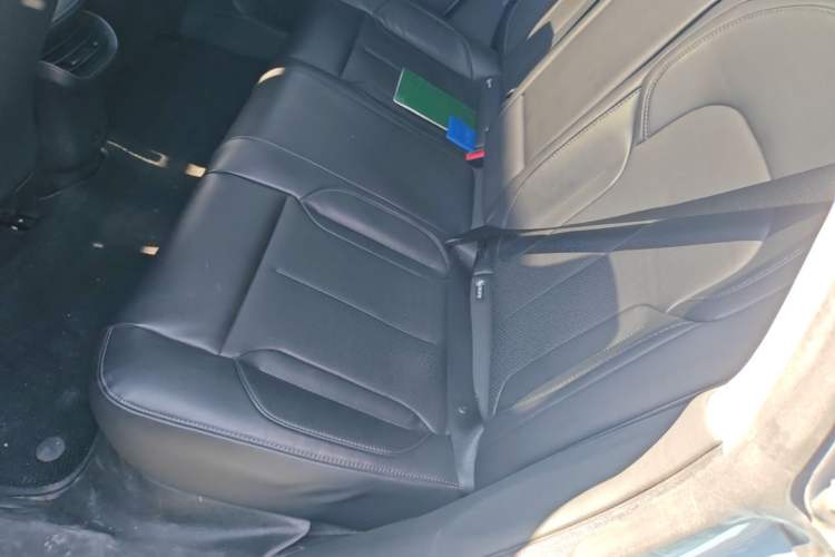 Used Nio ET5 2022 75 kWh Left Rear Seat