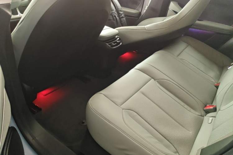 Used Nio ET5 2022 75 kWh Left Rear Seat