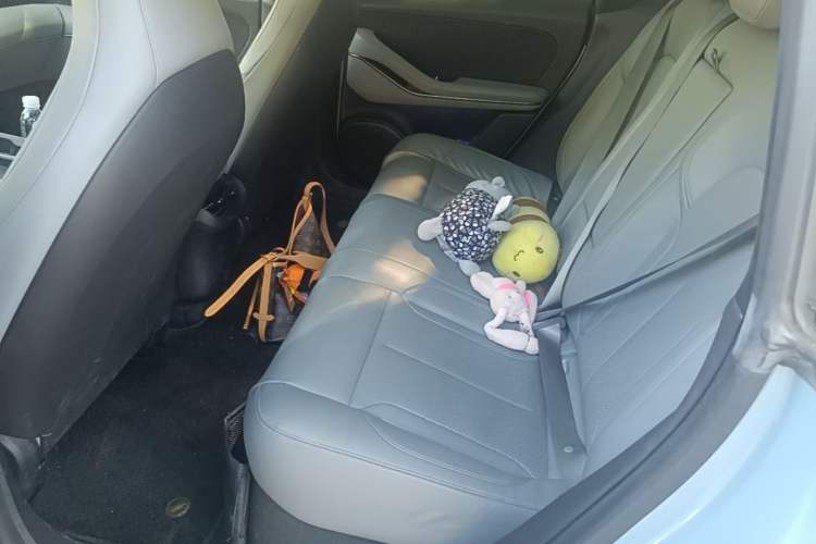 Used Nio ET5 2022 75 kWh Left Rear Seat