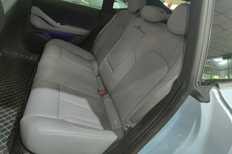 Used Nio ET5 2022 75 kWh Left Rear Seat