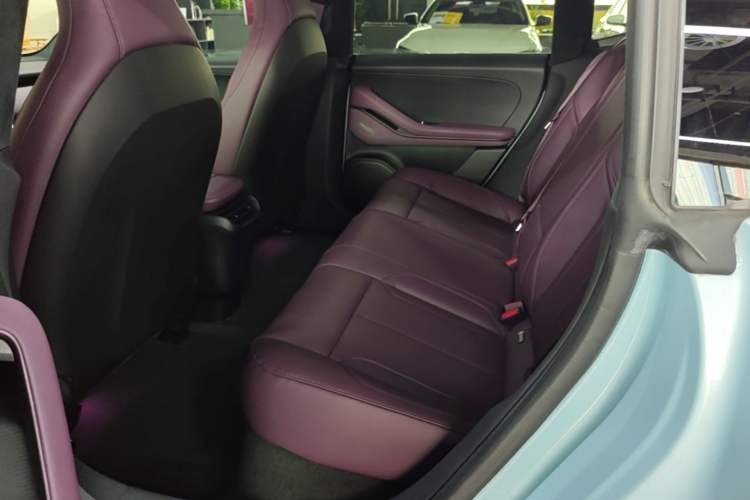 Used Nio ET5 2022 75 kWh Left Rear Seat