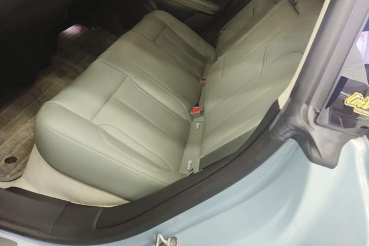 Used Nio ET5 2022 75 kWh Left Rear Seat