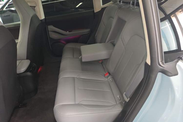 Used Nio ET5 2022 75 kWh Left Rear Seat