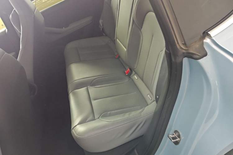 Used Nio ET5 2022 75 kWh Left Rear Seat