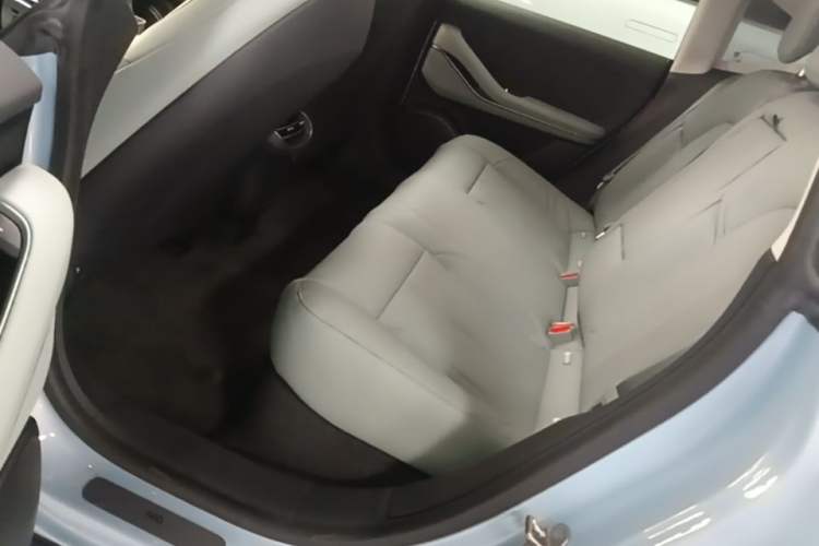 Used Nio ET5 2022 75 kWh Left Rear Seat