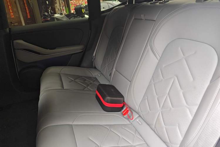 Used Nio ET5 2022 75 kWh Left Rear Seat