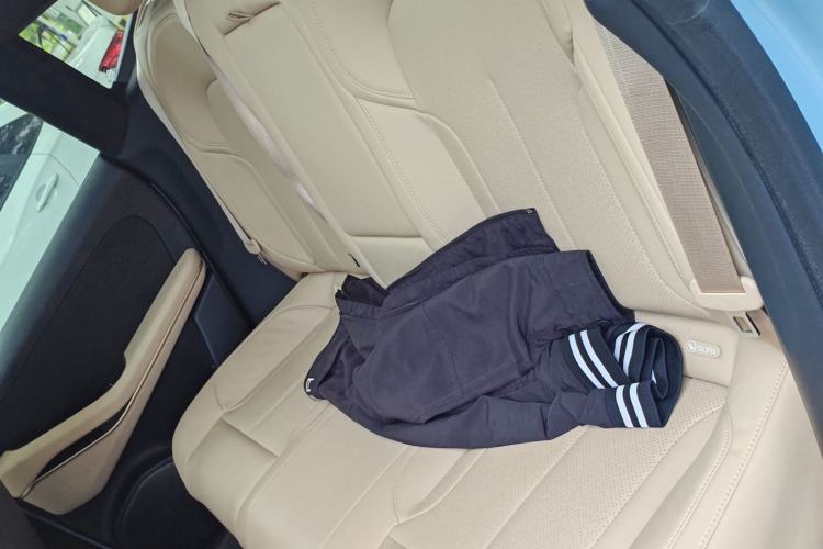 Used Nio ET5 2022 75 kWh Left Rear Seat
