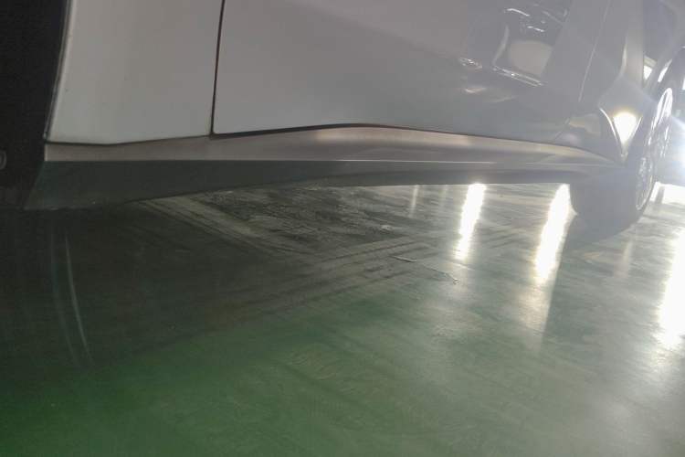 Used Nio ET5 2022 75 kWh Left Side Sill