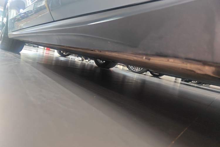 Used Nio ET5 2022 75 kWh Left Side Sill