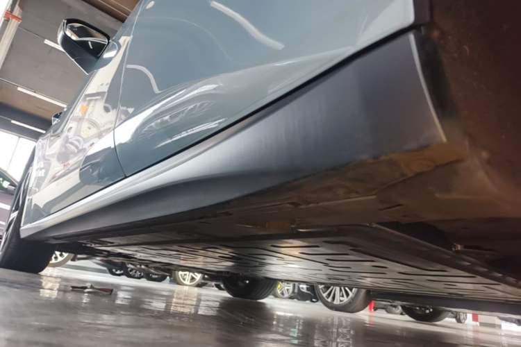Used Nio ET5 2022 75 kWh Left Side Sill