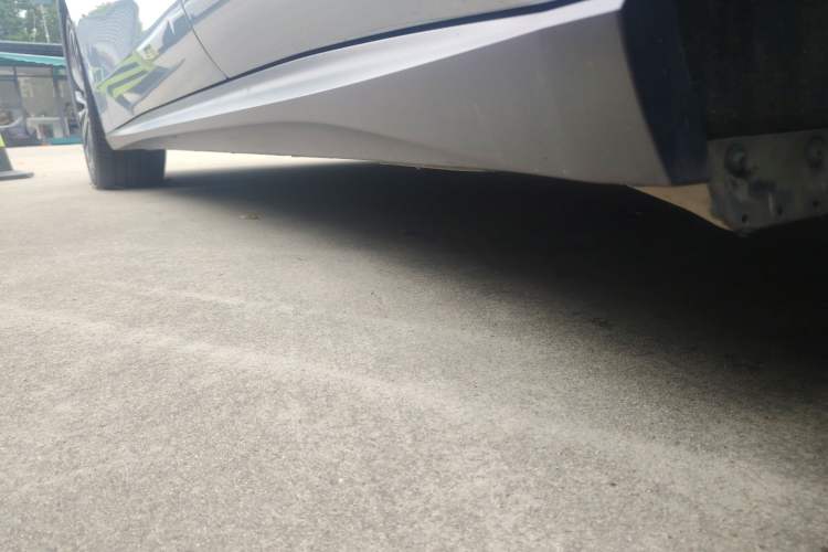 Used Nio ET5 2022 75 kWh Left Side Sill