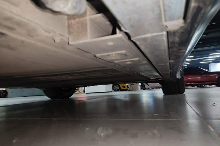 Used Nio ET5 2022 75 kWh Left Side Sill