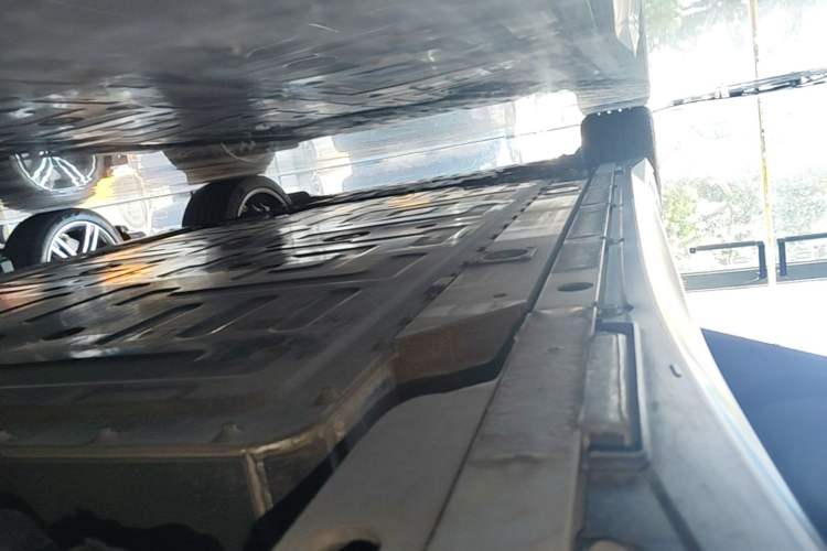 Used Nio ET5 2022 75 kWh Left Side Sill