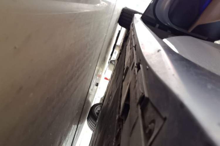Used Nio ET5 2022 75 kWh Left Side Sill