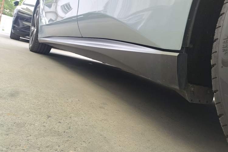 Used Nio ET5 2022 75 kWh Left Side Sill