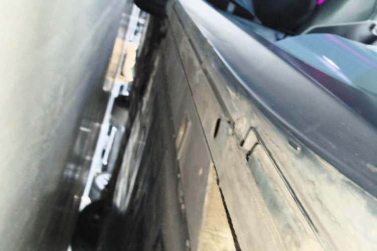 Used Nio ET5 2022 75 kWh Left Side Sill