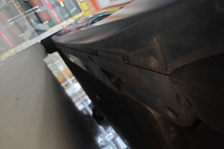 Used Nio ET5 2022 100 kWh Left Side Sill