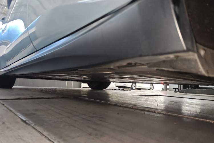 Used Nio ET5 2022 75 kWh Left Side Sill