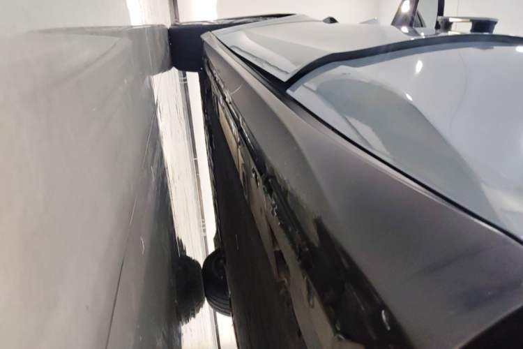 Used Nio ET5 2022 75 kWh Left Side Sill