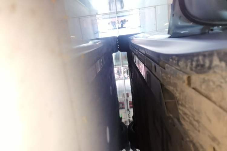 Used Nio ET5 2022 75 kWh Left Side Sill