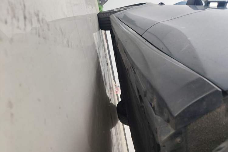 Used Nio ET5 2022 75 kWh Left Side Sill