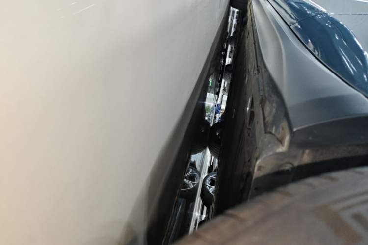 Used Nio ET5 2022 100 kWh Left Side Sill