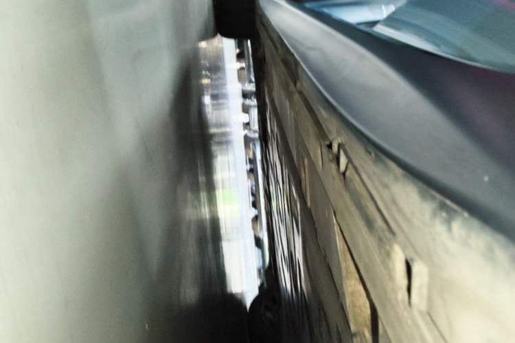 Used Nio ET5 2022 75 kWh Left Side Sill