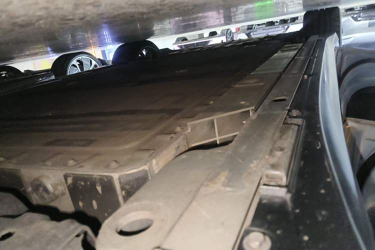 Used Nio ET5 2022 75 kWh Left Side Sill