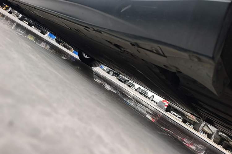 Used Nio ET5 2022 75 kWh Left Side Sill