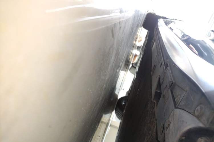 Used Nio ET5 2022 75 kWh Left Side Sill