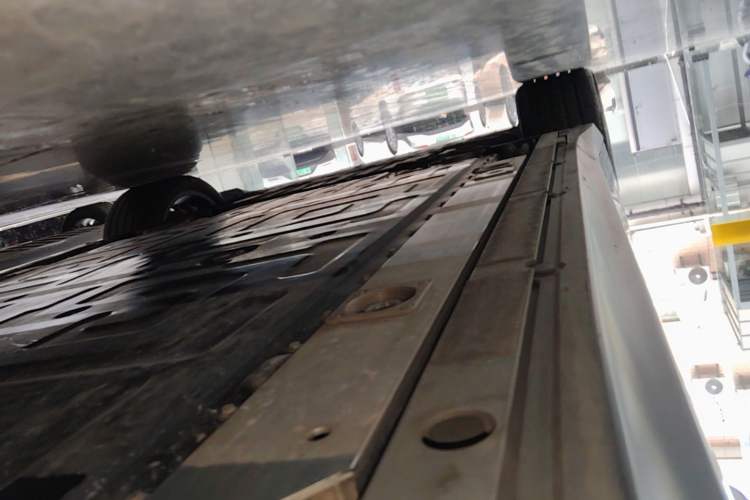 Used Nio ET5 2022 75 kWh Left Side Sill