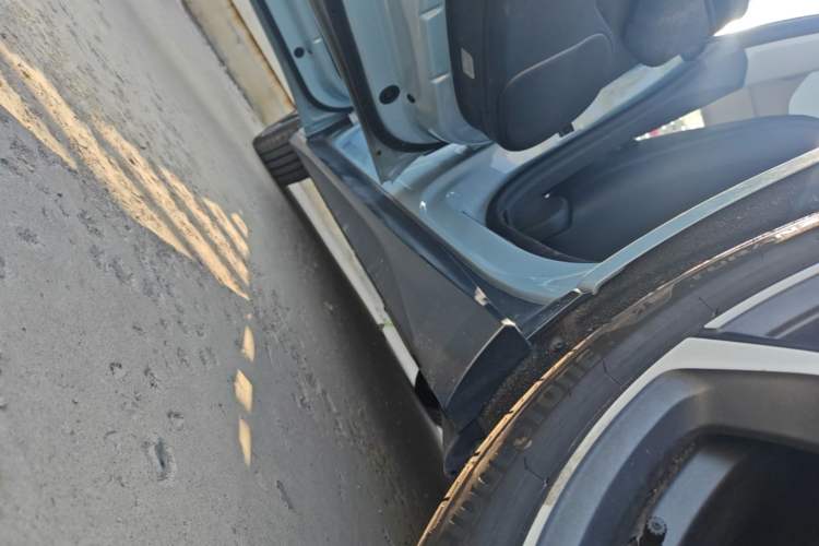 Used Nio ET5 2022 75 kWh Left Side Sill