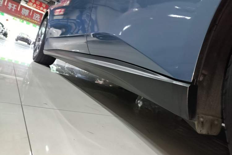 Used Nio ET5 2022 75 kWh Left Side Sill