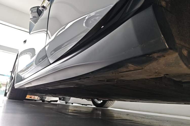 Used Nio ET5 2022 75 kWh Left Side Sill