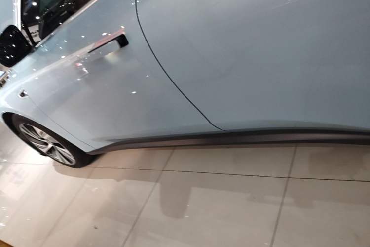 Used Nio ET5 2022 75 kWh Left Side Sill
