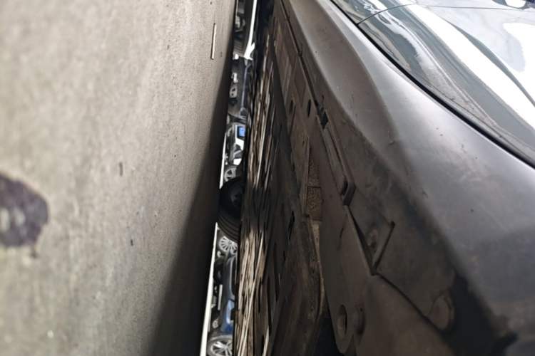 Used Nio ET5 2022 75 kWh Left Side Sill